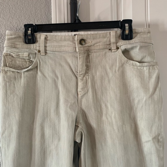 So slimming by Chicos light colored pants jeans size 15 - Picture 2 of 6